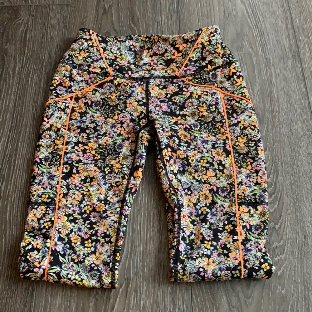 Free People sz XS leggings. NWOT black floral print with Orange accents
